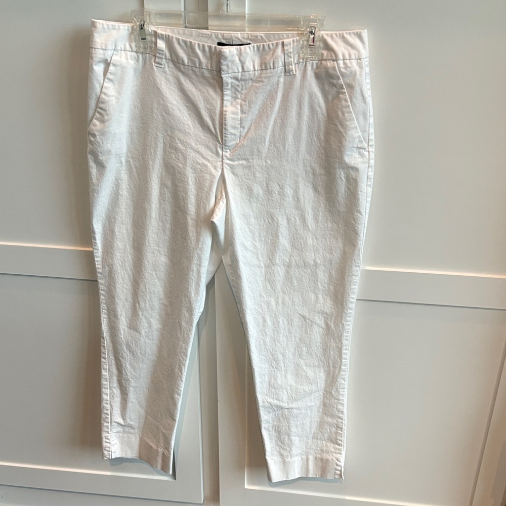 Daisy Fuentes Elegant Cropped White Pants